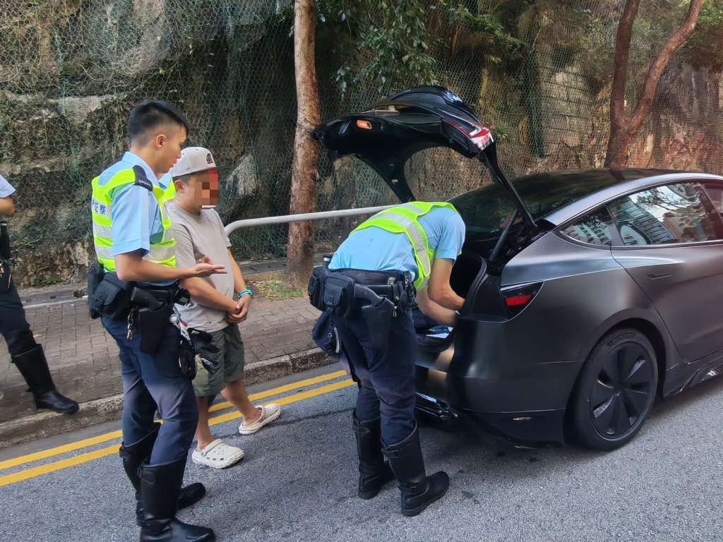 另一名被捕男子。