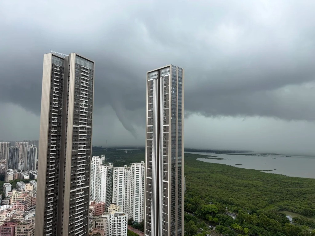 深圳福田以至香港落馬洲一帶均有居民目睹奇景。小紅書：哆利事