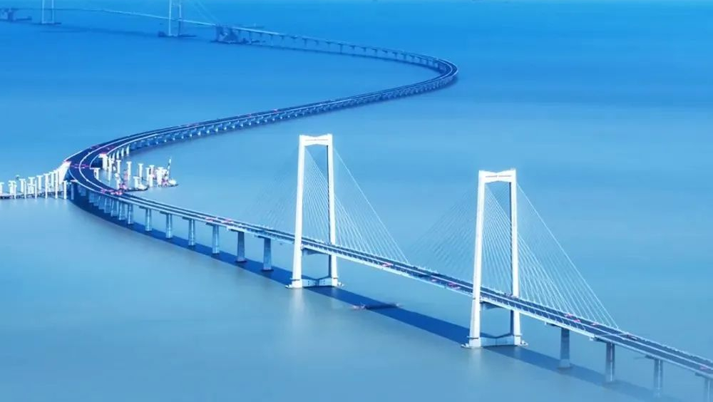 深中通道橋面高逾90米，約30層樓高！