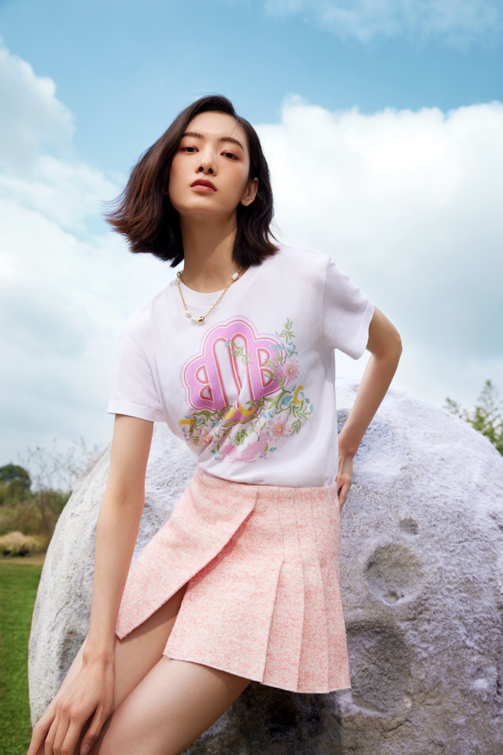 中國名模Cici Xiang（項倩婧）示範粉紅兔配搭花朵圖案T恤/$990/Maje。