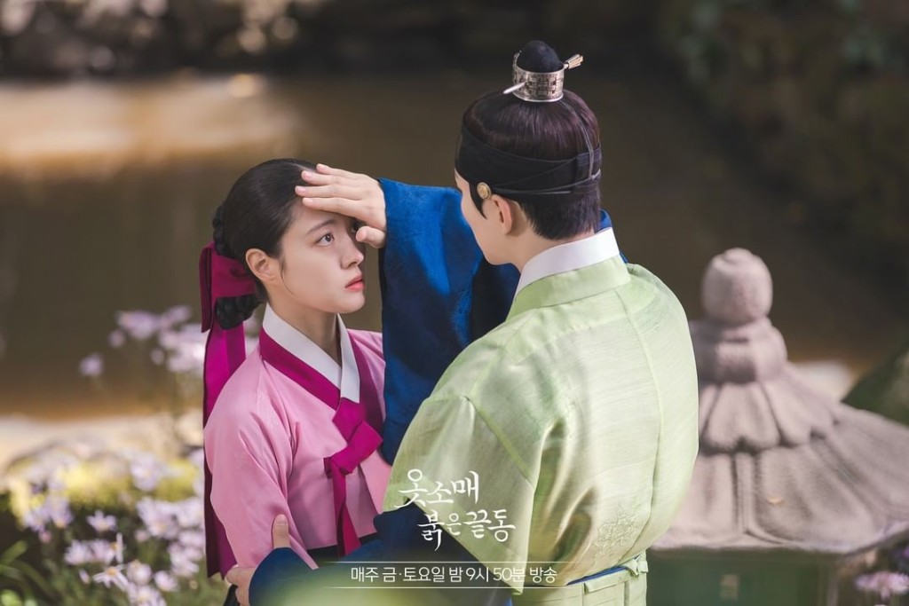 二人終於在中宮約會喇！