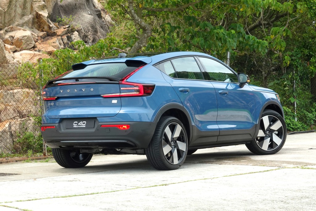 ●C40 Recharge最吸睛當然是一身斜背流線跑車形態。