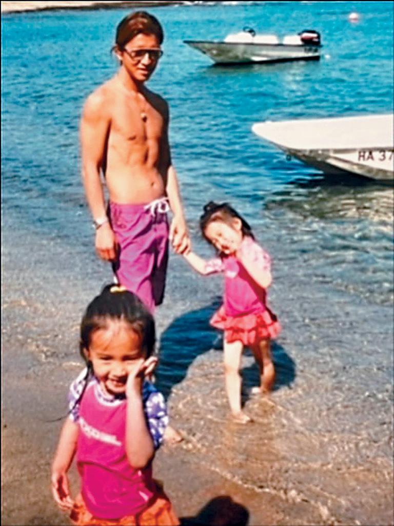 女兒光希公開木村的半裸照，祝賀老竇53歲生日。