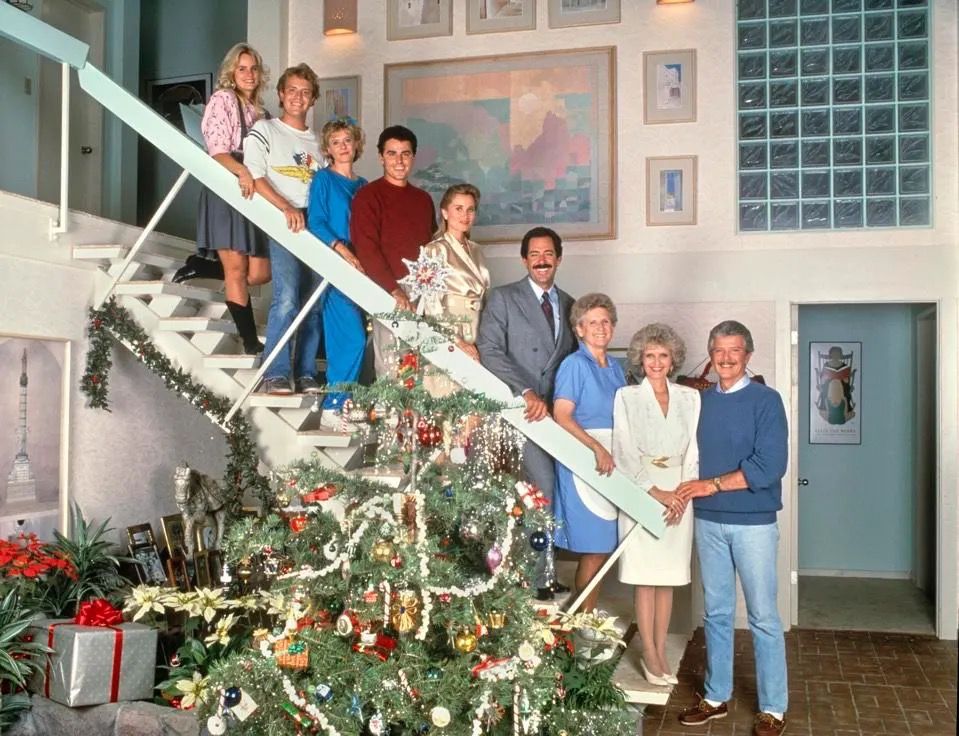 Jennifer（左）亦曾演出知名肥皂劇聖誕電影版《A Very Brady Christmas》