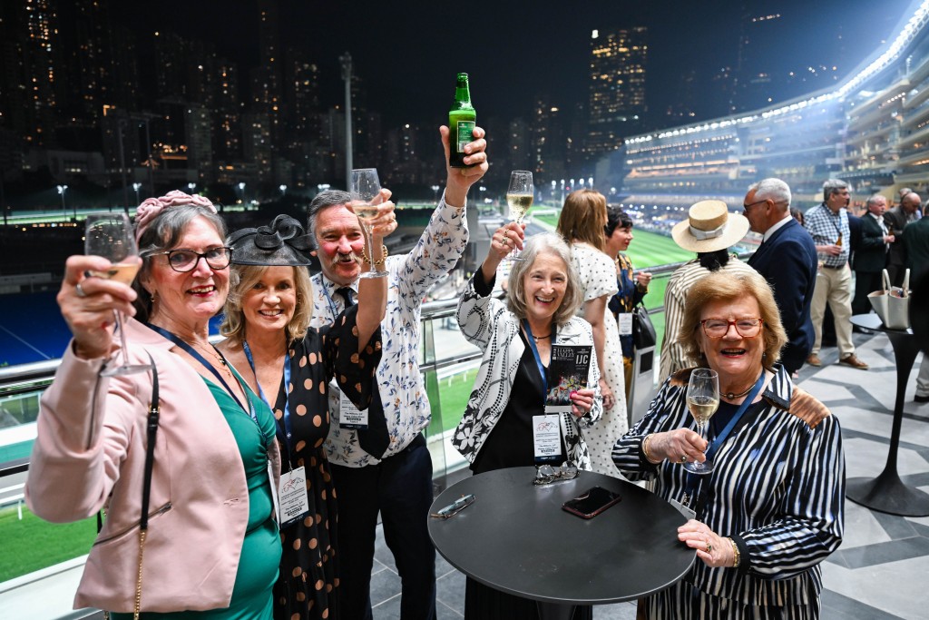 今年國際賽事周吸引近1,400名海外旅客參與賽馬旅行團來港,人數較去年激增130%。 今年國際賽事周吸引近1,400名海外旅客參與賽馬旅行團來港,人數較去年激增130%。