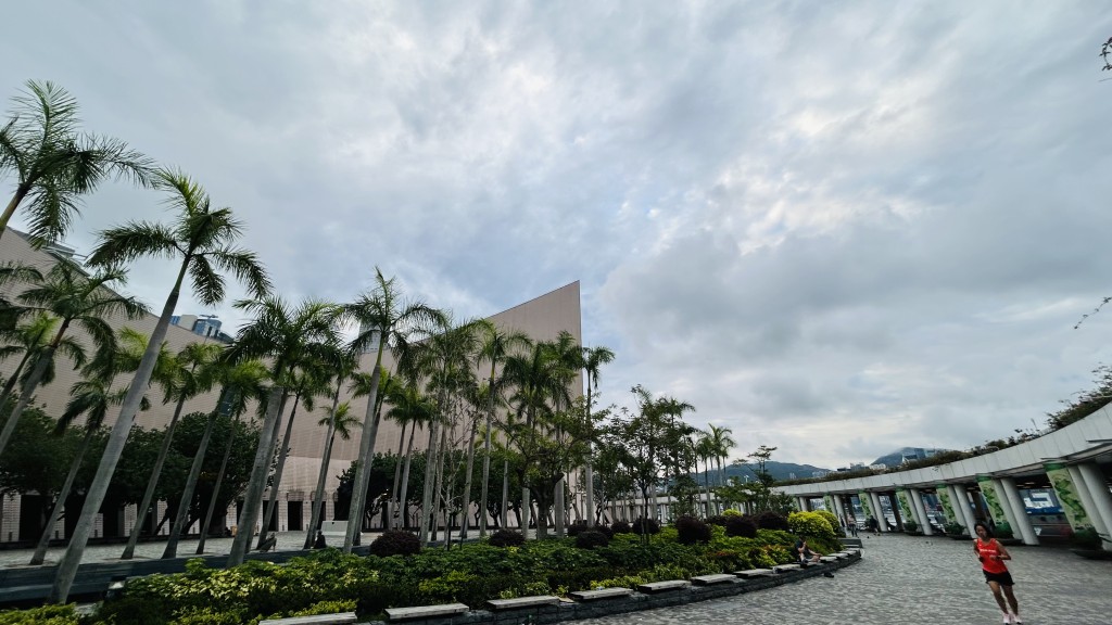 日間短暫時間有陽光及炎熱。蔡楚輝攝 日間短暫時間有陽光及炎熱。蔡楚輝攝