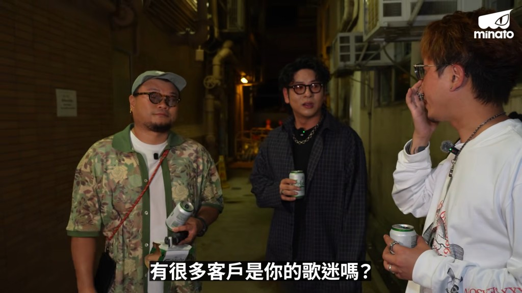許廷鏗被問到診所的求診者是否大多為他的歌迷。(影片截圖:MinatoTV《酒精路跑》) 許廷鏗被問到診所的求診者是否大多為他的歌迷。(影片截圖:MinatoTV《酒精路跑》)