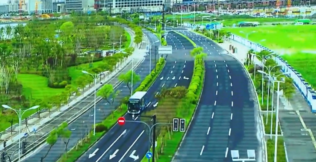 上海開放首批自動駕駛高速公路，里程逾500公里。微博片截圖