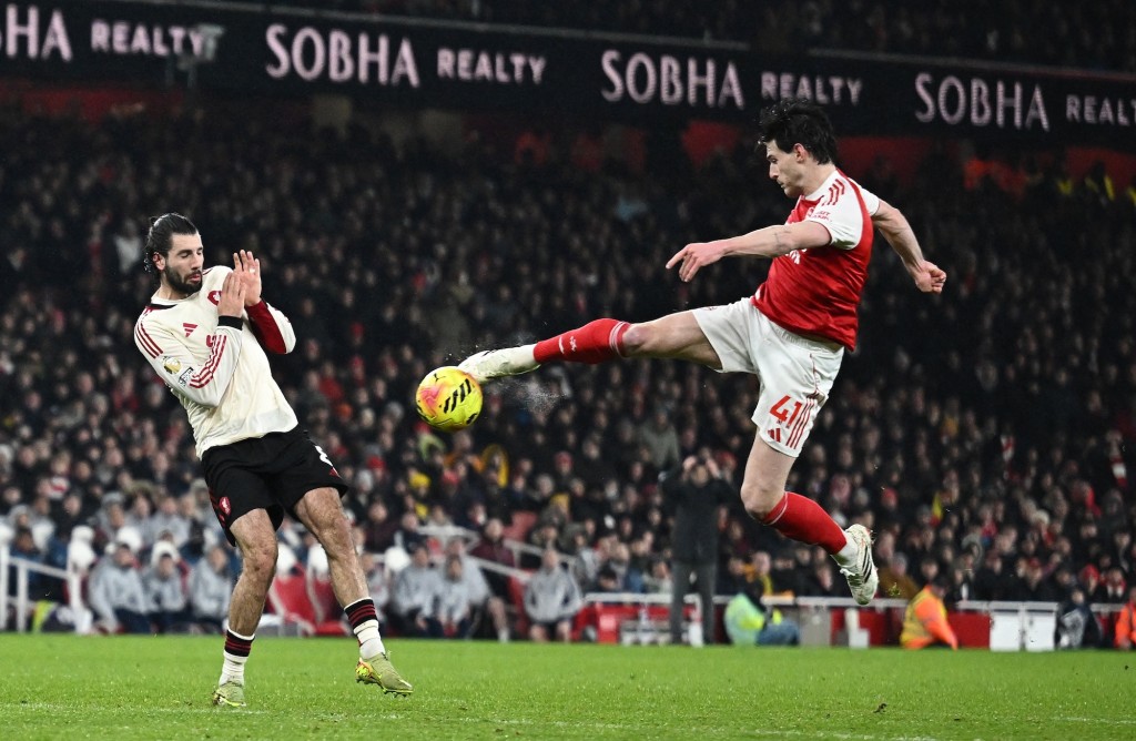 赖斯于上半场末段的射门被艾利臣没收。路透社