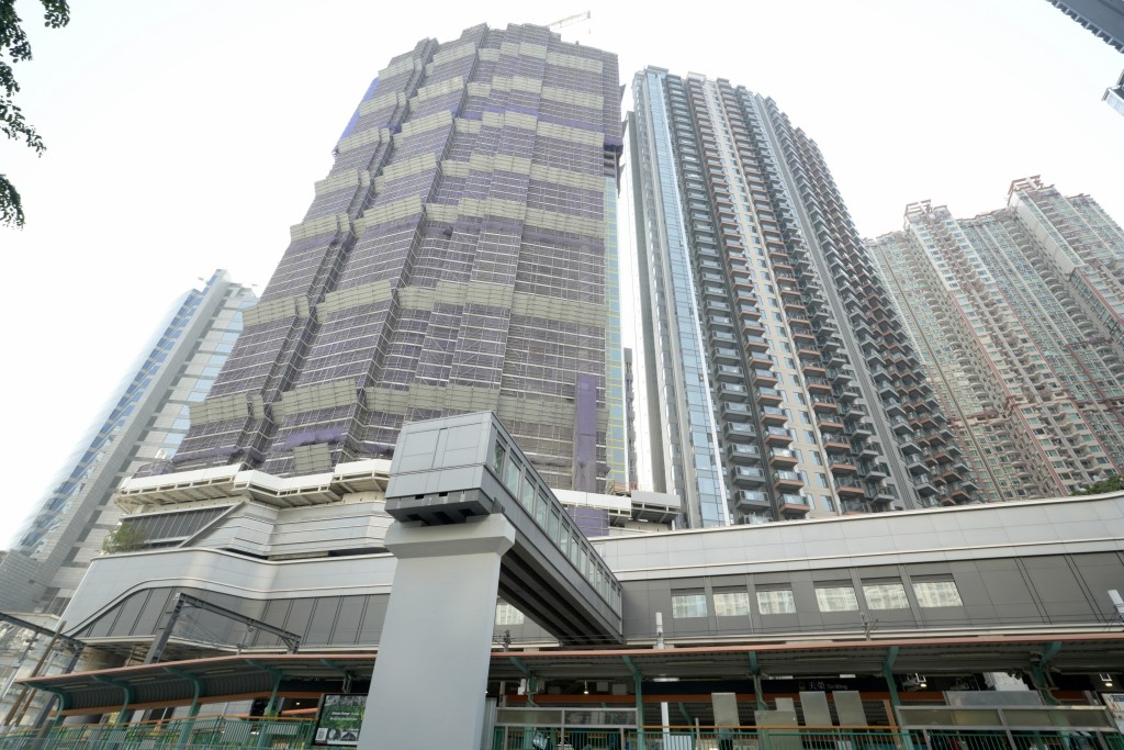 天水圍YOHO WEST PARKSIDE一個樓花單位以316萬元沽出。 天水圍YOHO WEST PARKSIDE一個樓花單位以316萬元沽出。