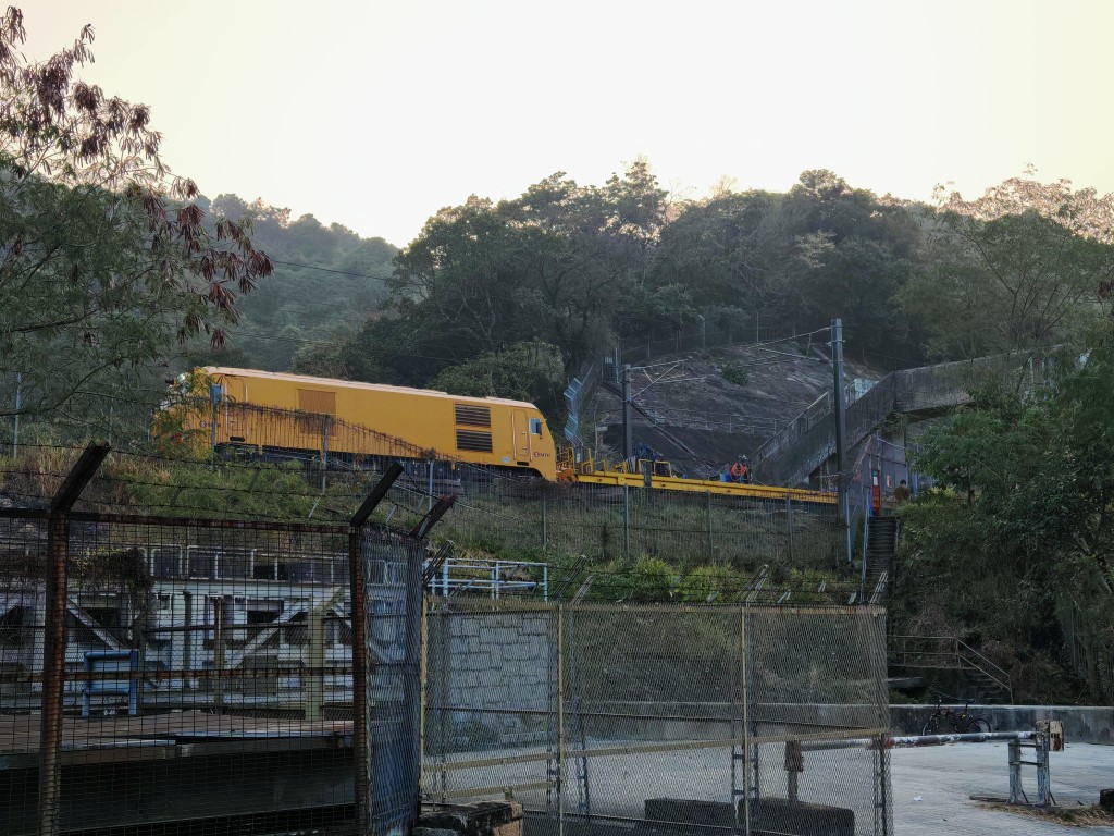 太和站附近有工程車設備故障，東鐵綫服務受阻。黎志偉攝