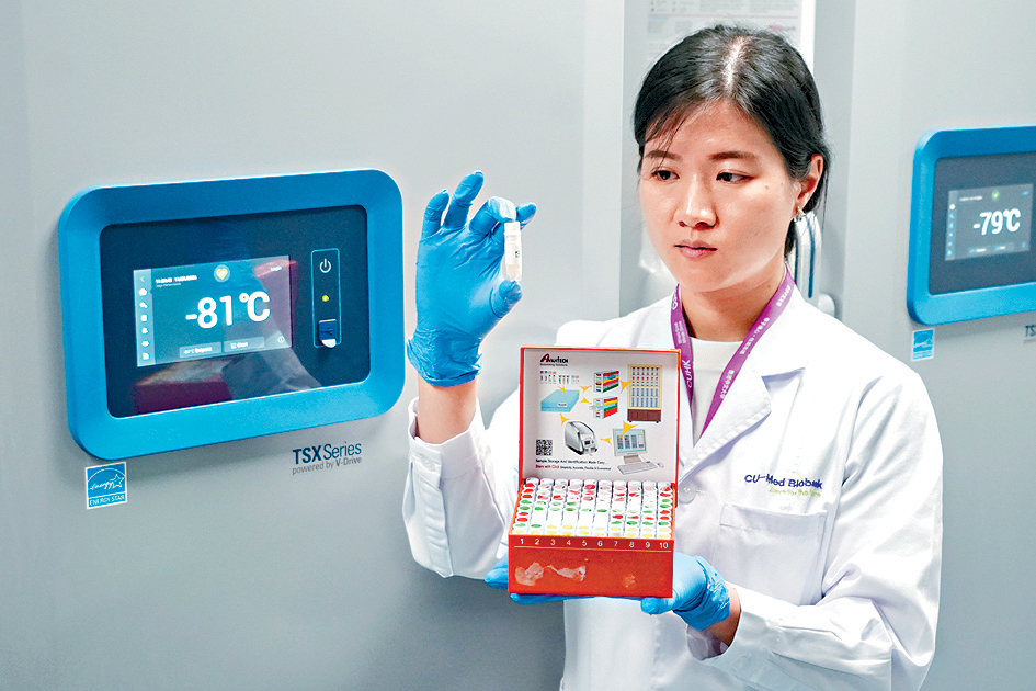 試驗所的生物樣本庫由2個液氮凍存系統和11個超低溫冷凍儲存櫃組成。