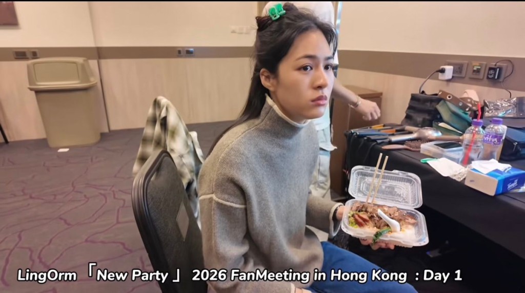 Ling Ling開騷前食燒味飯。