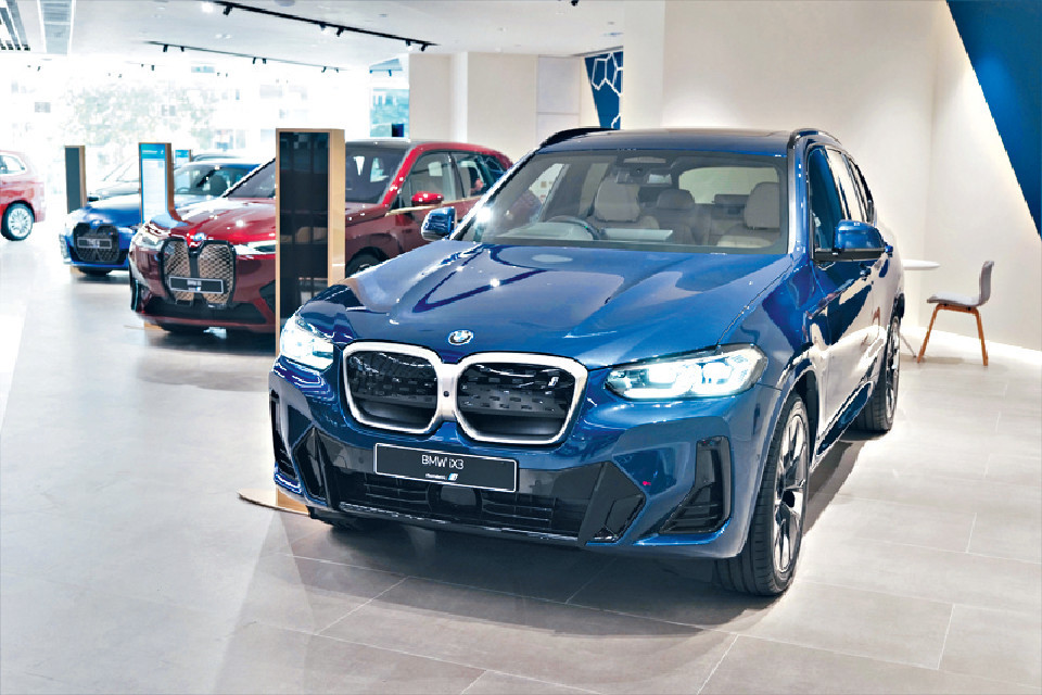 ■同場首展純電動iX3，配用73.8kWh鋰電及後驅馬達，續航力460km，「一換一」車價$479,900起。