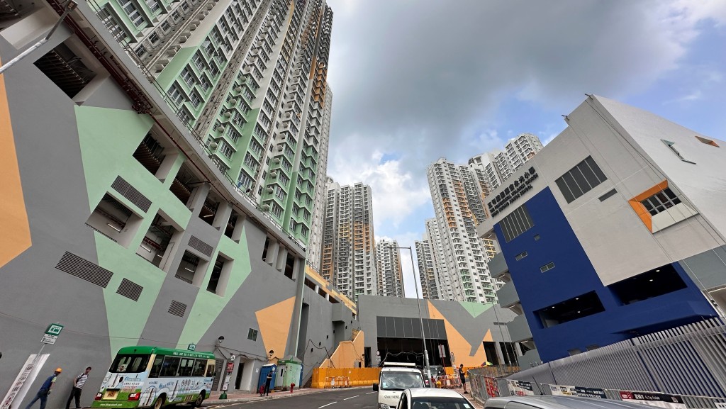 大埔富蝶邨女子由單位墮樓亡 身份未明