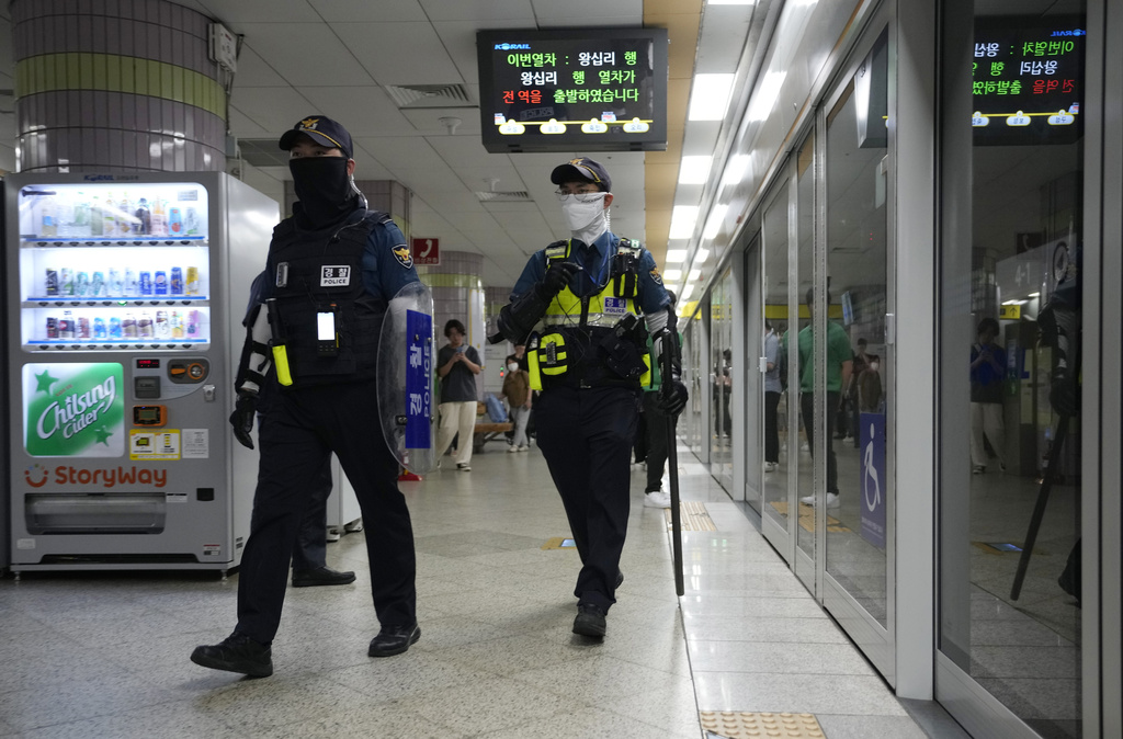 南韓警方兩日共拘捕46人。美聯社