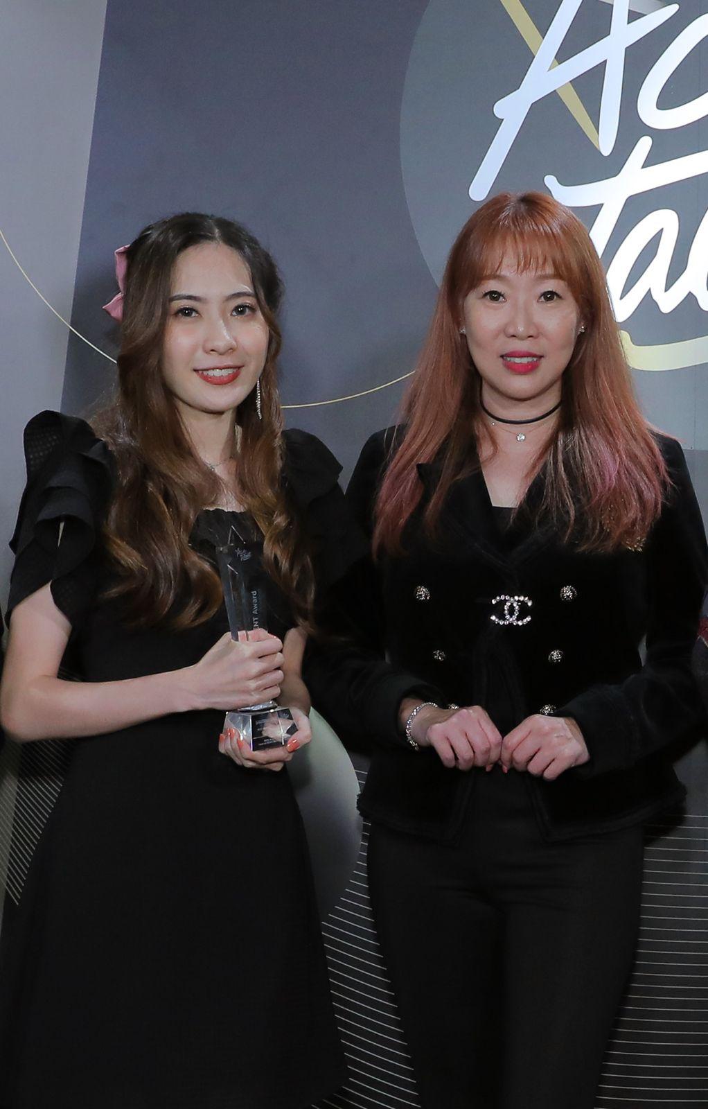 Lenna T.是香港首位榮獲,韓國專業導師資格證的 K-POP 教師,未來會繼續專注於舞蹈教育。 Lenna T.是香港首位榮獲,韓國專業導師資格證的 K-POP 教師,未來會繼續專注於舞蹈教育。