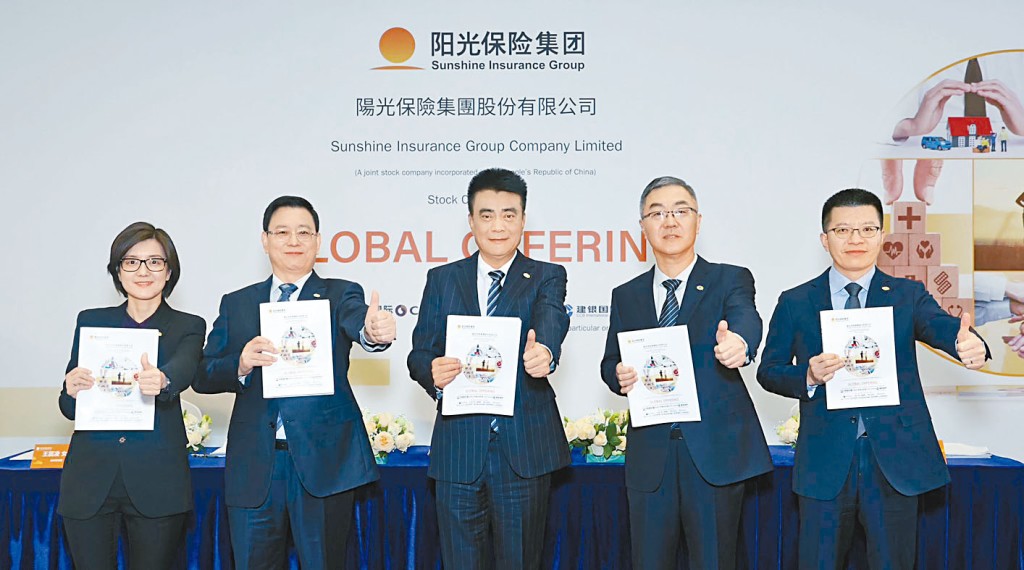 陽光保險創始人張維功（中）表示，公司對自身發展充滿信心。