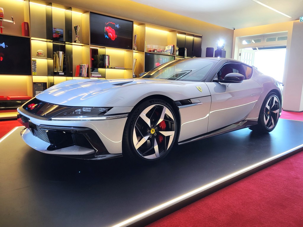 法拉利Ferrari 12Cilindri香港發表，代理在淺水灣專店舉行大型發布會。