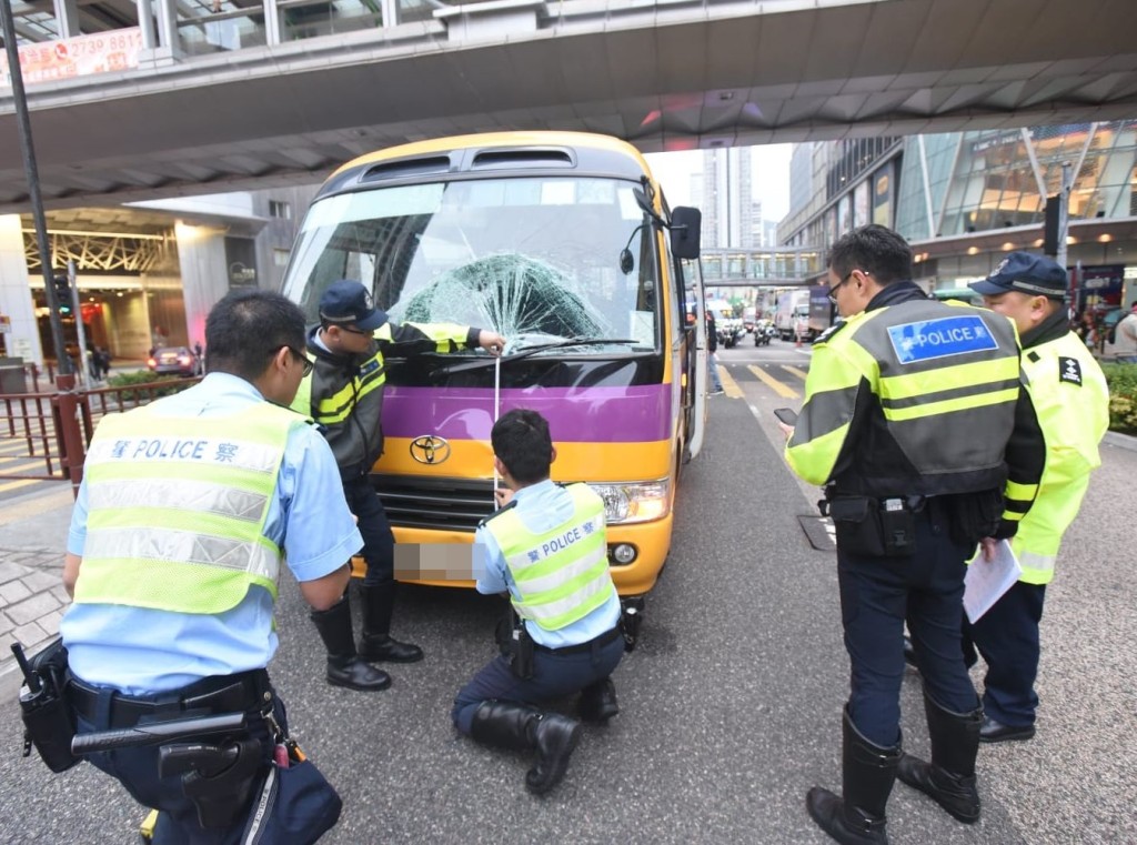 警方正在現場調查事件。