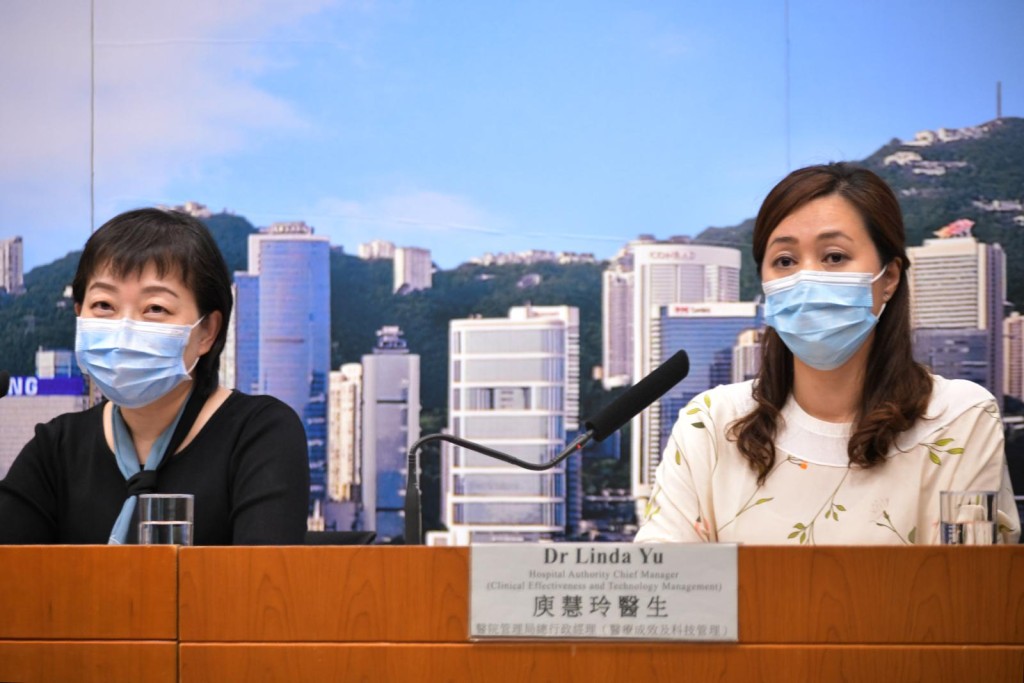 醫院管理局總行政經理庾慧玲(右)