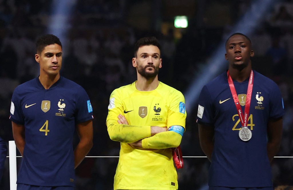 法國世界盃決賽失手，洛里斯(中)悶悶不樂。 Reuters