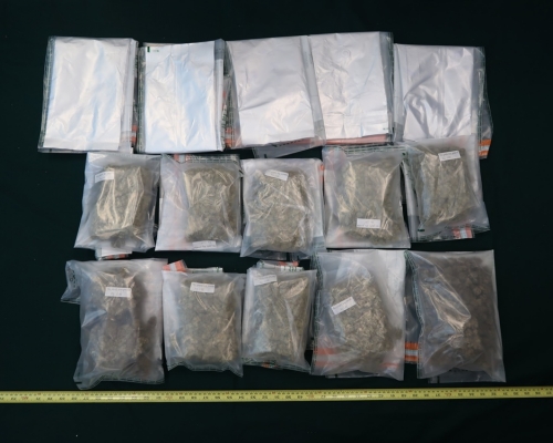 海關檢獲約1.8公斤懷疑氯胺酮及約2.3公斤懷疑大麻花。
