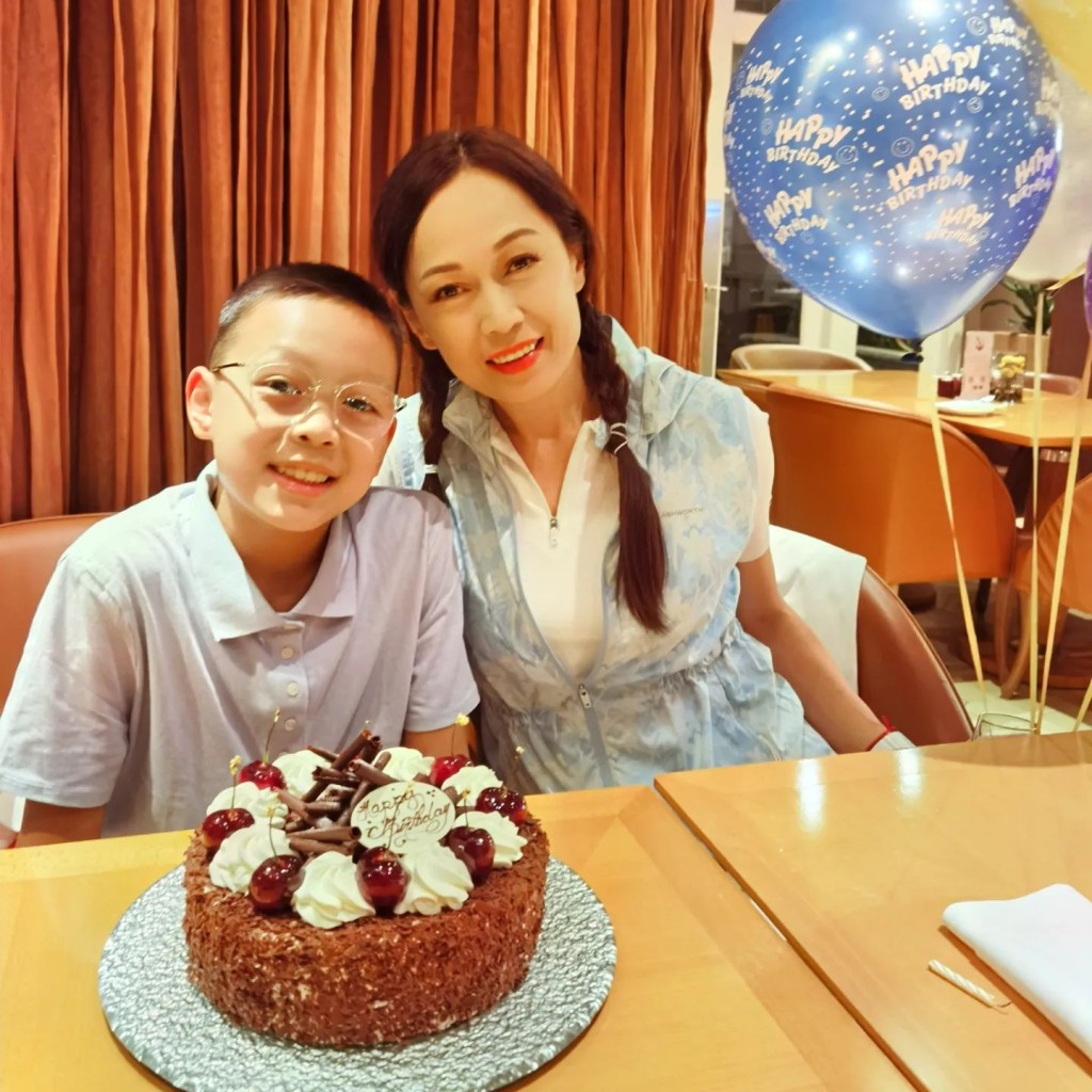 姚瑩瑩為囝囝Evan慶祝12歲生日。
