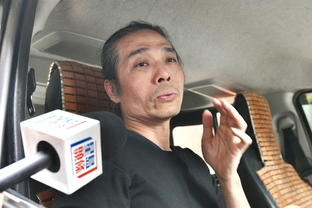 駕駛輕型貨車的洪先生表示，柴油價格上升後未有特別留意入油價格。