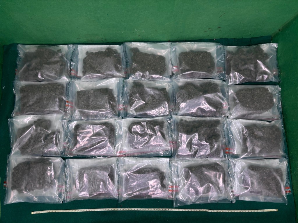 案件中檢獲的懷疑大麻花。 案件中檢獲的懷疑大麻花。