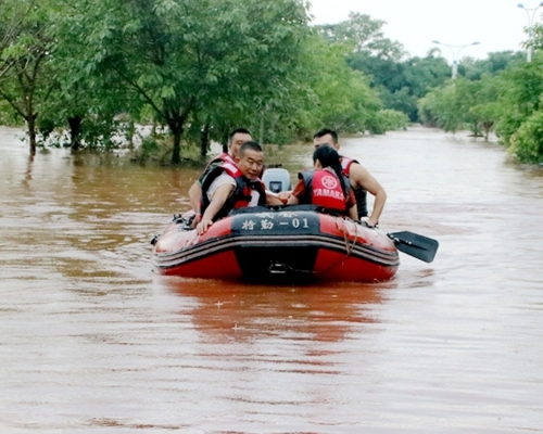 河南暴雨致302人遇難，50人失蹤。新華社圖片