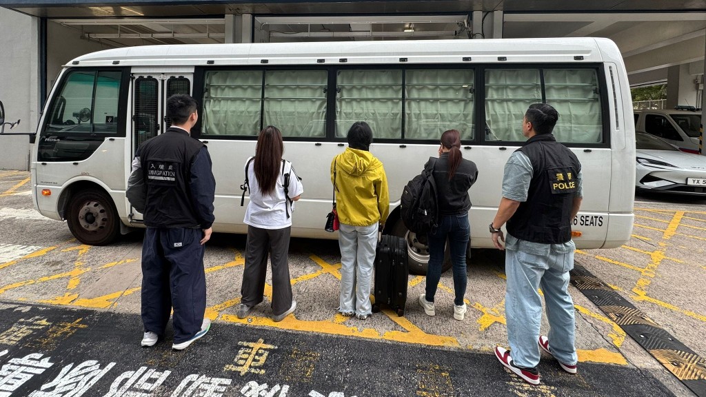 警夥入境處大埔上水掃黃 拘12內地女 介乎31至53歲