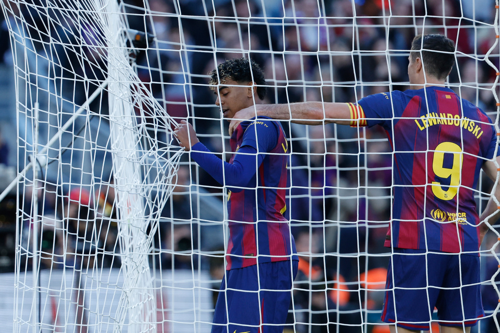 耶馬上半場近門失機，但下半場遠射得手。美聯社