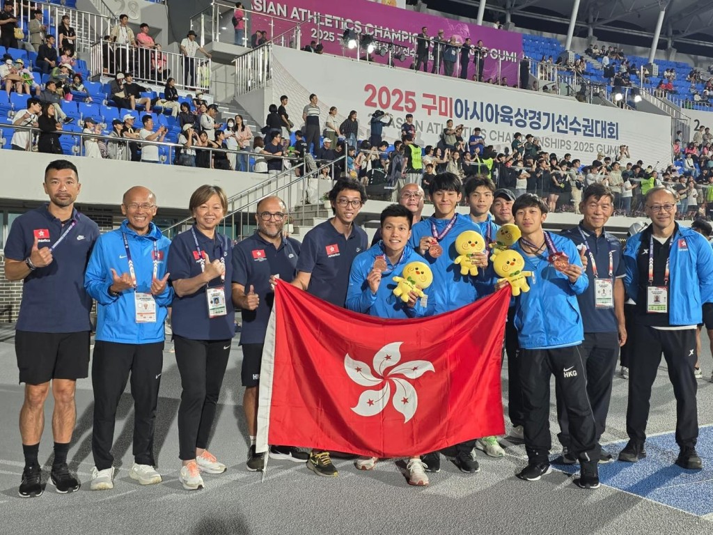 田徑團部跟接力隊合照。香港田總FＢ圖