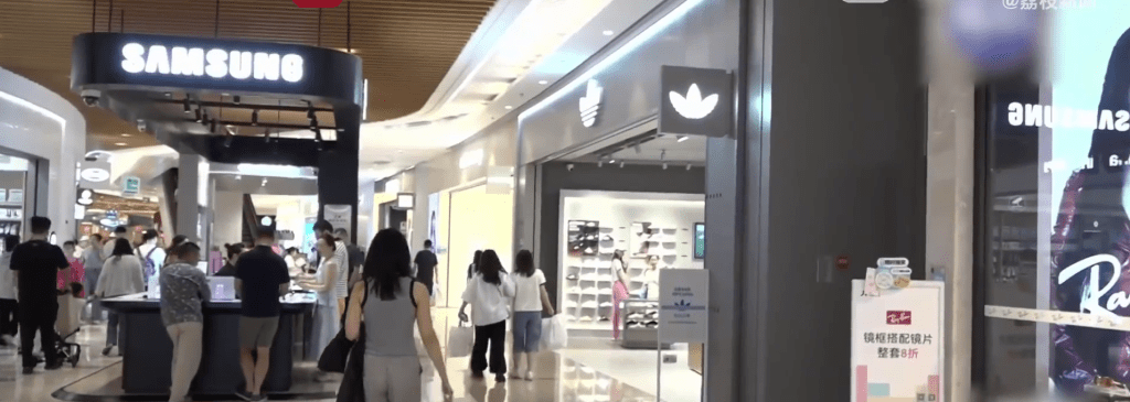 涉事的Adidas南京分店。 荔枝新闻
