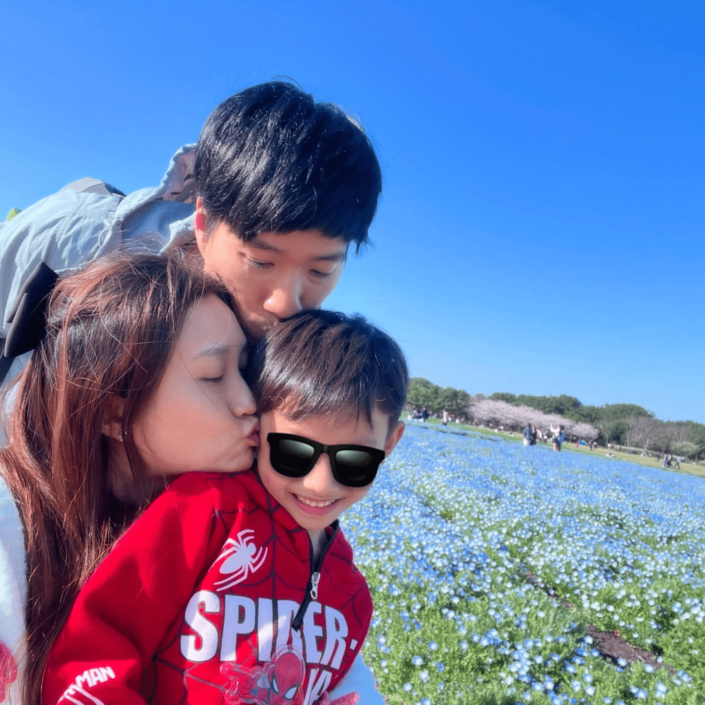 適逢兒子升小,陳小娟笑言近日對育兒有另 一番體會。「想佛系,但到最後發現根本不可能完全佛系。」(圖片來源:受訪者提供) 適逢兒子升小,陳小娟笑言近日對育兒有另 一番體會。「想佛系,但到最後發現根本不可能完全佛系。」(圖片來源:受訪者提供)