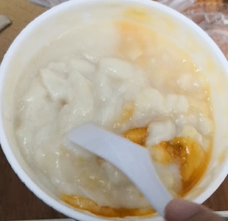 網民在街市買的豆腐花異常粘稠到似白漿糊。網民Carmen Lin片段截圖