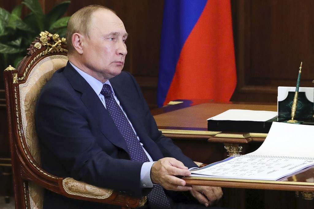 总统普京已接获通知，俄罗斯调查委员会表示，已对今次事件展开刑事调查，以确定是否涉及人为错误。AP