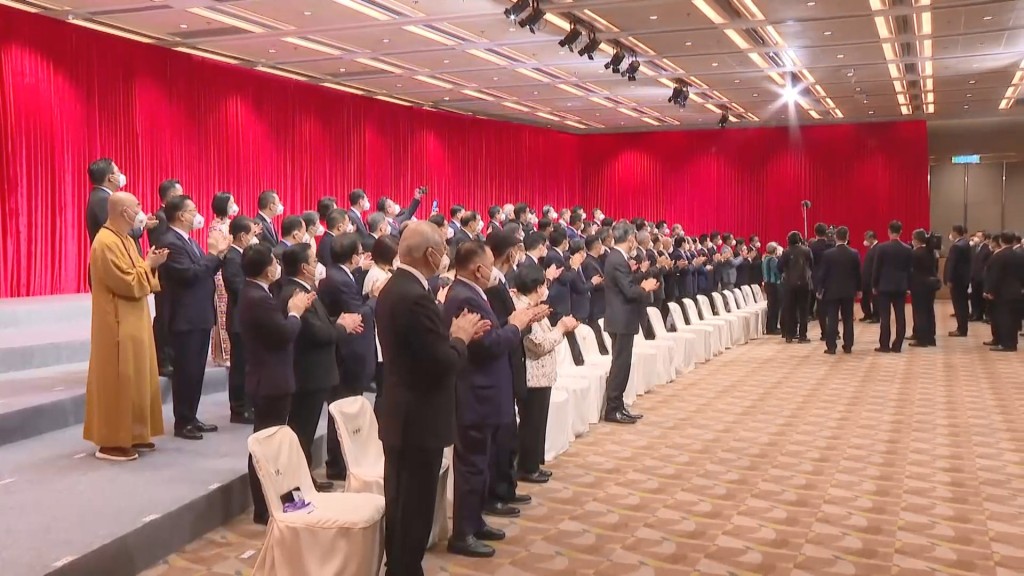 國家主席習近平於會展會見160多名香港各界人士及紀律部隊代表。