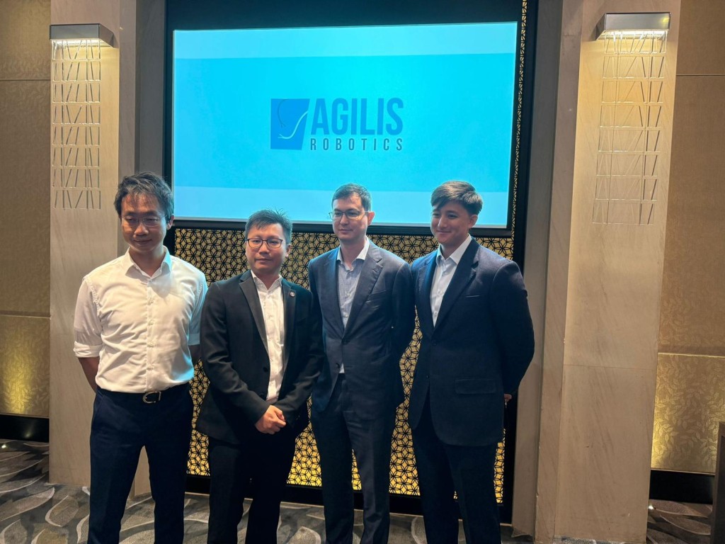 左起：Agilis Robotics首席財務官許嘉銘、董事郭嘉威、首席臨床指導總監陳英權及首席營運官何迪朗。