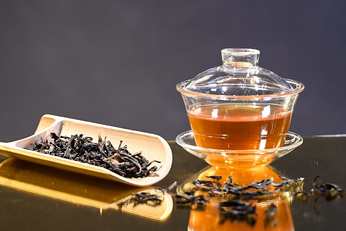 傳統茶藝是一門深奧的學問，要將其融入日常生活中，可能需要改變飲茶常態，接受品茗新潮流。