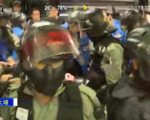警方進入大埔超級城.NOW新聞截圖
