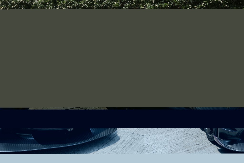 全港首辆右軚版Koenigsegg Jesko Attack，额外配上外露式碳纤维车身，以及内外紫色配件等，未连税落地价约3千万港元。