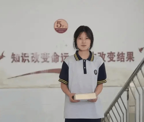 ﻿17歲職專女生闖入全球數學競賽決賽成熱話。
