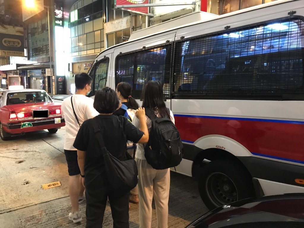 警方拘捕4人。警方提供