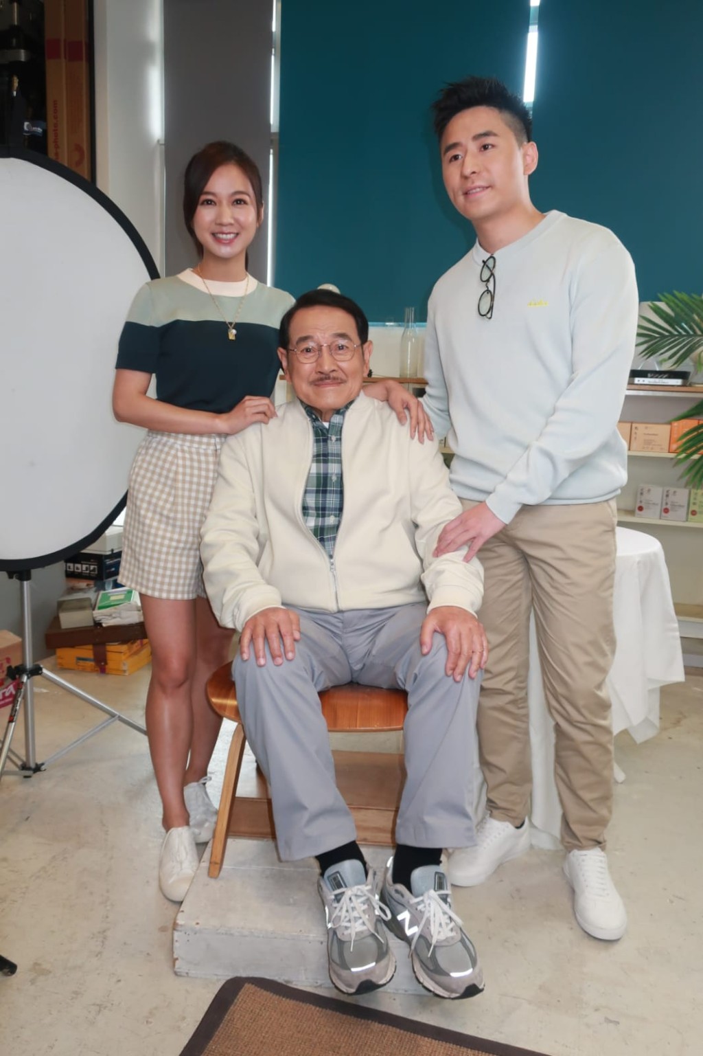 劉丹與董嘉儀、袁學謙拍廣告。