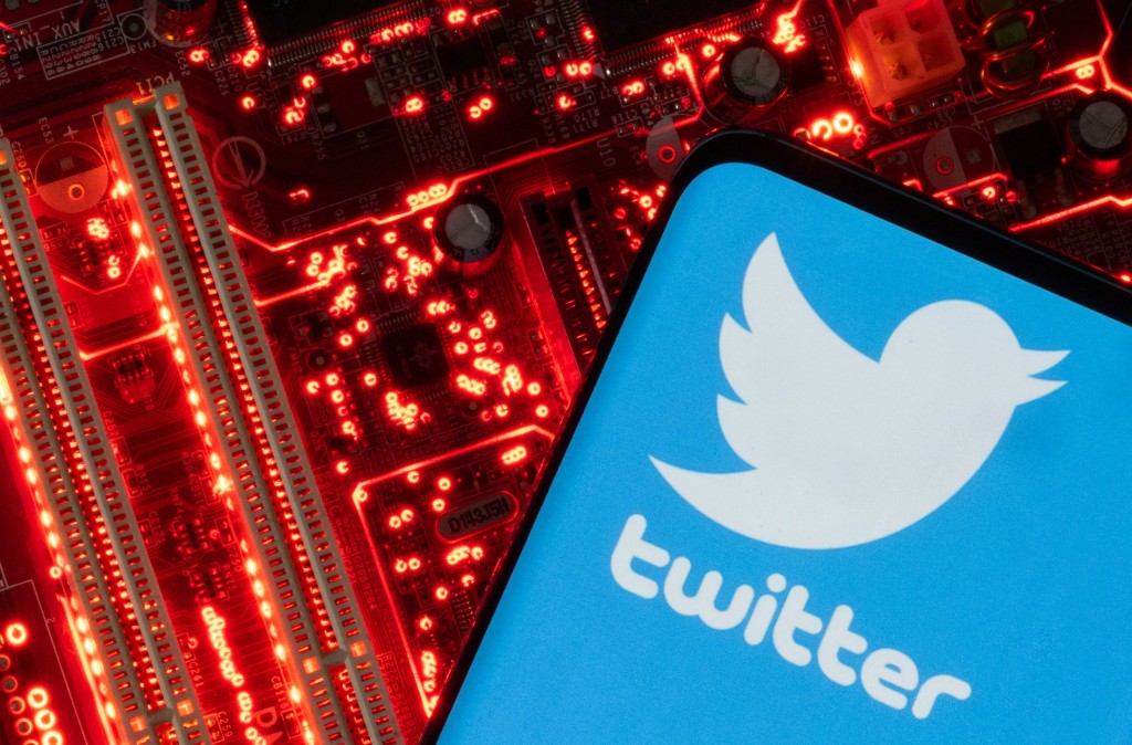 馬斯克去年10月以440億美元完成推特收購案，隨後為了節省成本，於11月初大規模裁減約3700名人力。路透