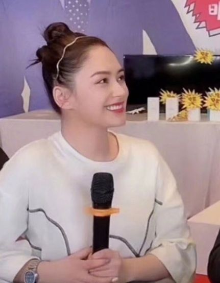 上月阿嬌現身直播時模樣。