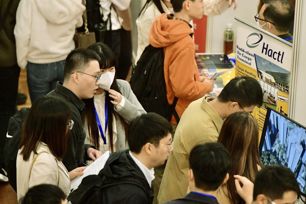 香港大学在昨日起，一连5天举办「2024年度就业博览」。