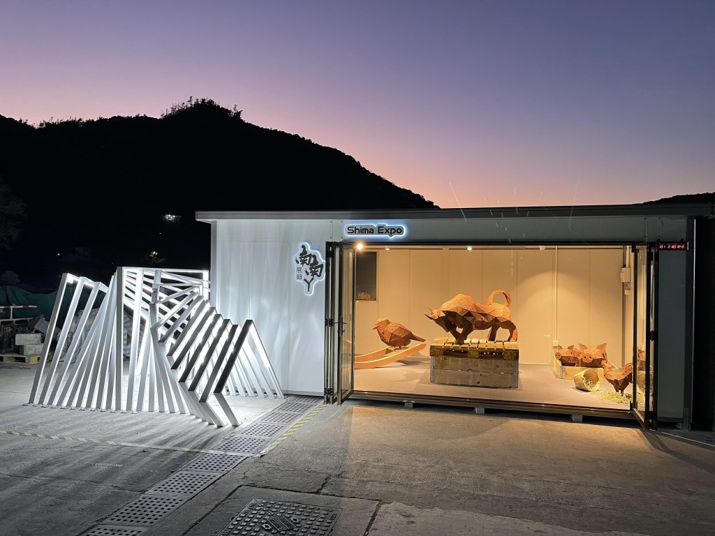 藝術家張哲設置的《南南丫展館》，展出一系列動物雕塑。